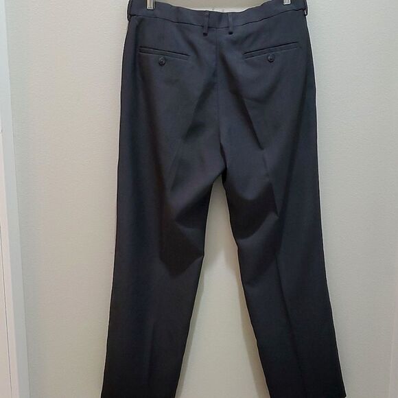 HAGGAR DRESS PANTS, 34x30, FLAT-FRONT, DARK GRAY, POLYESTER, CLASSIC FIT - Picture 7 of 14